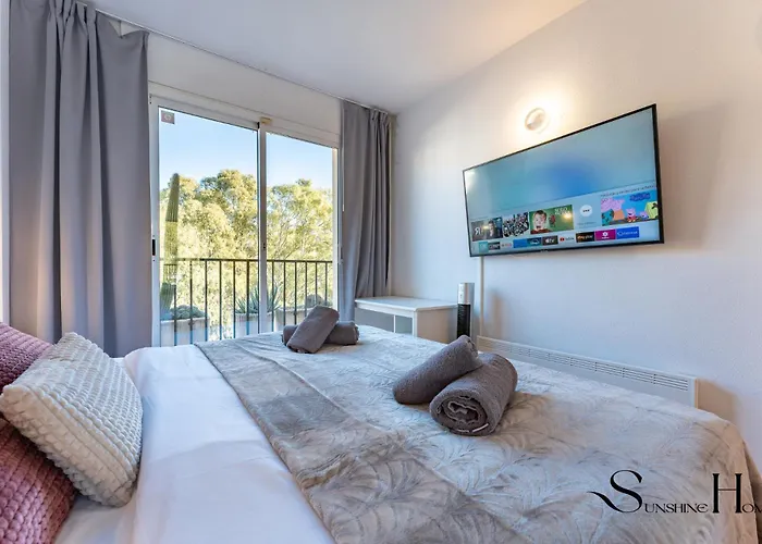 Mountain Views, Pool & Rooftop, Cozy 2br For 6