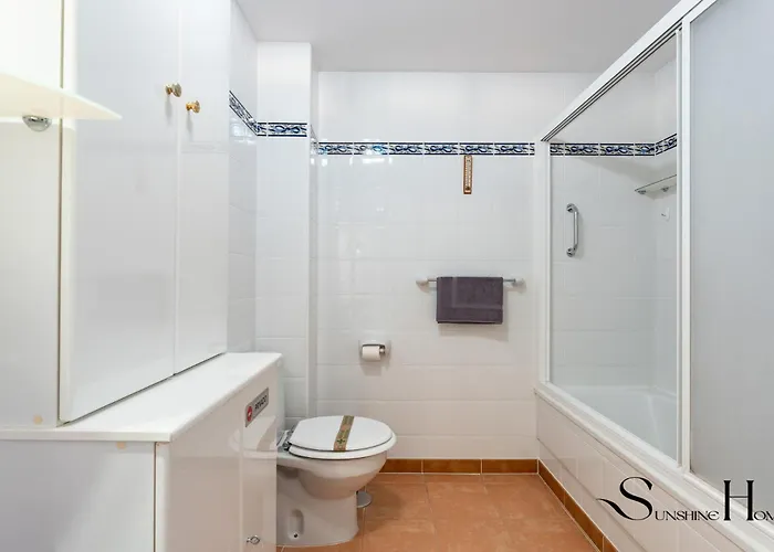 Mountain Views, Pool & Rooftop, Cozy 2br For 6 アパート フエンヒロラ