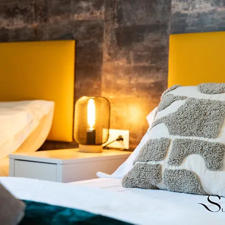 Mountain Views, Pool & Rooftop, Cozy 2br For 6 *