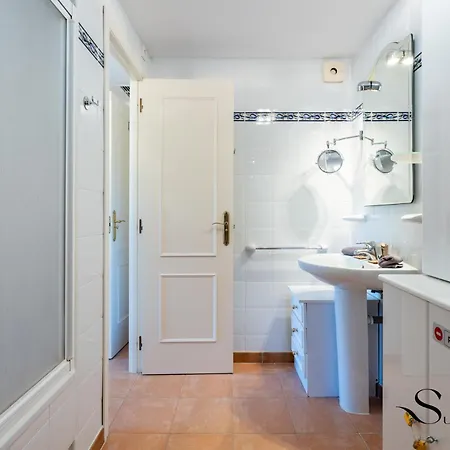 Mountain Views, Pool & Rooftop, Cozy 2br For 6