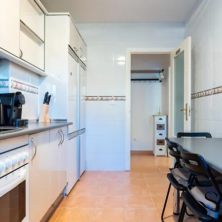 Apartment Mountain Views, Pool & Rooftop, Cozy 2br For 6