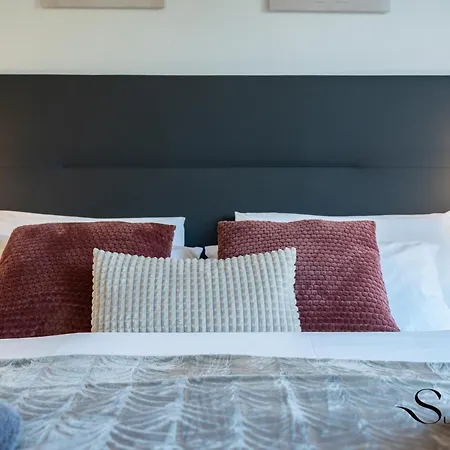 Appartement Mountain Views, Pool & Rooftop, Cozy 2br For 6