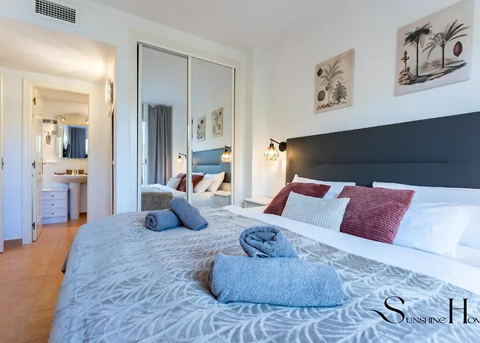 Mountain Views, Pool & Rooftop, Cozy 2br For 6