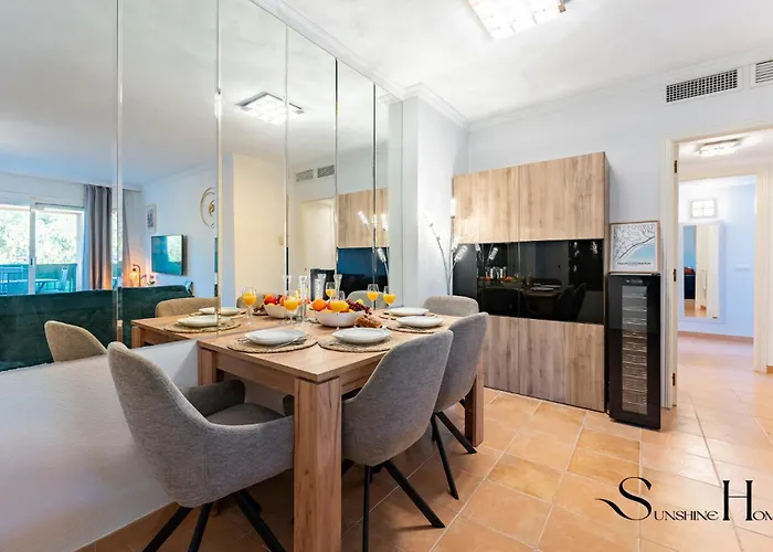 Mountain Views, Pool & Rooftop, Cozy 2br For 6