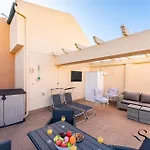 Apartment Mountain Views, Pool & Rooftop, Cozy 2br For 6