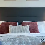 Apartman Mountain Views, Pool & Rooftop, Cozy 2br For 6