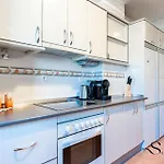 Mountain Views, Pool & Rooftop, Cozy 2br For 6 *