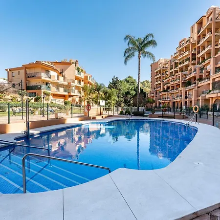 Apartman Mountain Views, Pool & Rooftop, Cozy 2br For 6 *