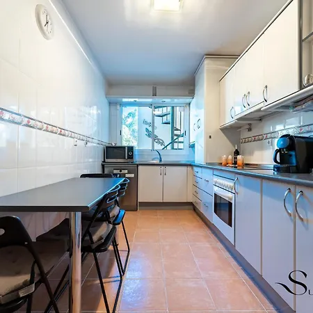Apartman Mountain Views, Pool & Rooftop, Cozy 2br For 6 *